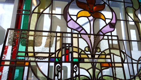 Hoe wordt een glas-in-loodraam gemaakt?